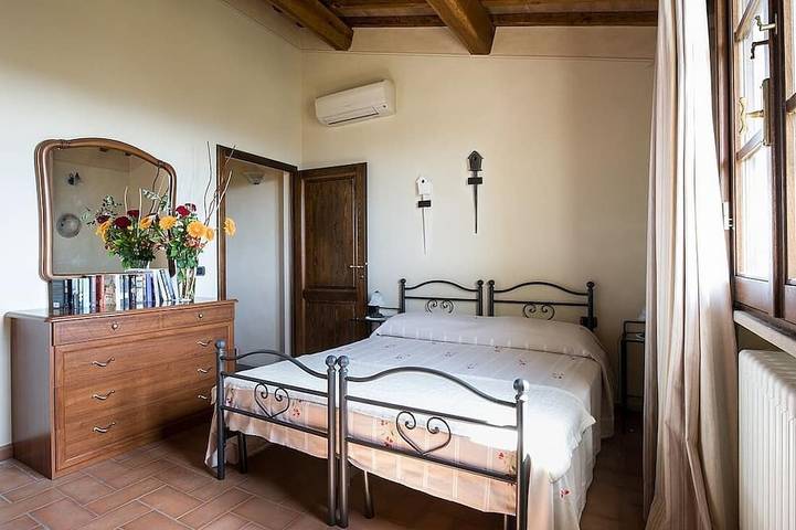 Villa per 5 persone con piscina privata, Wifi, aria condizionata vicino al paese in Palaia, Pisa e dintorni