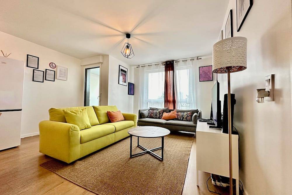 Appartement entier, Cosy 2 pièces avec Parking près Gare Hôtel de Ville Courneuve in La Courneuve, Seine-Saint-Denis