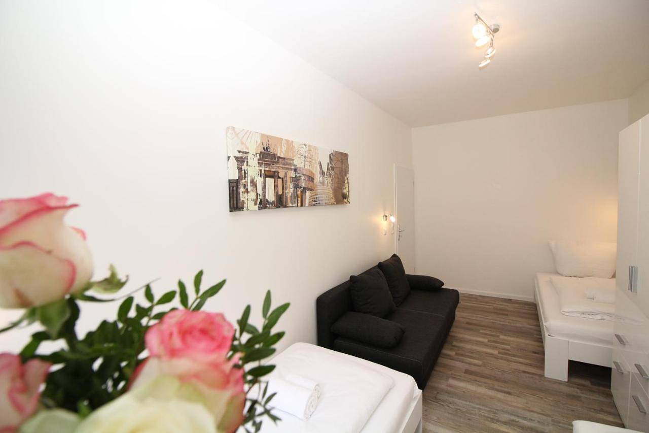 Two-Bedroom Apartment in Berlin Mariendorf, Berlín