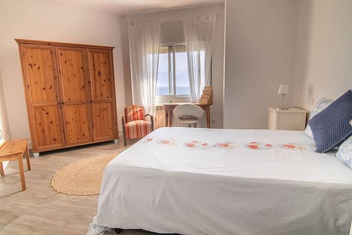 Ganze Wohnung, Stylish sea-view apartment with parking and Wi-Fi in Pineda de Mar, Costa del Maresme