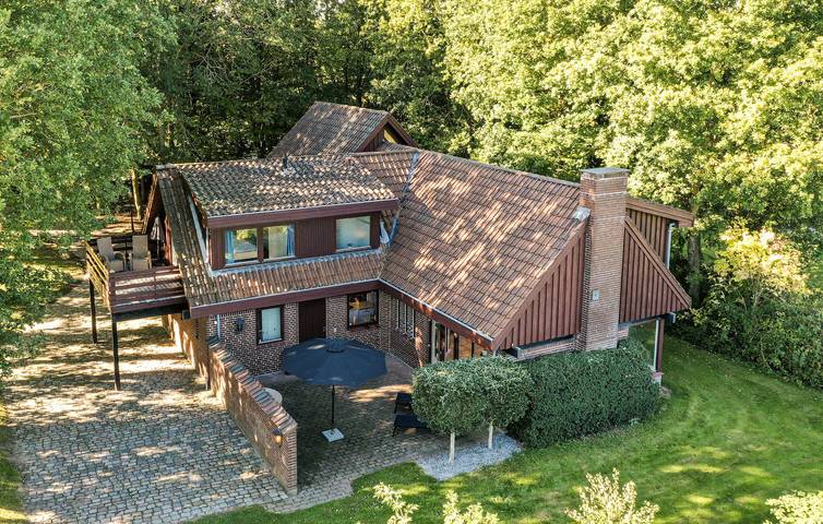 Ferienhaus für 8 Personen, mit Terrasse und Ausblick sowie Pool in Båring Strand