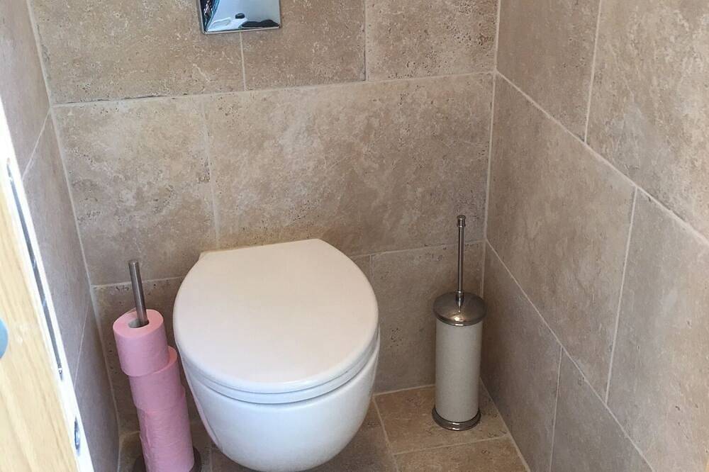 In the Luberon, indulge yourself with a private spa and sauna in Reillanne, Regionaler Naturpark Luberon