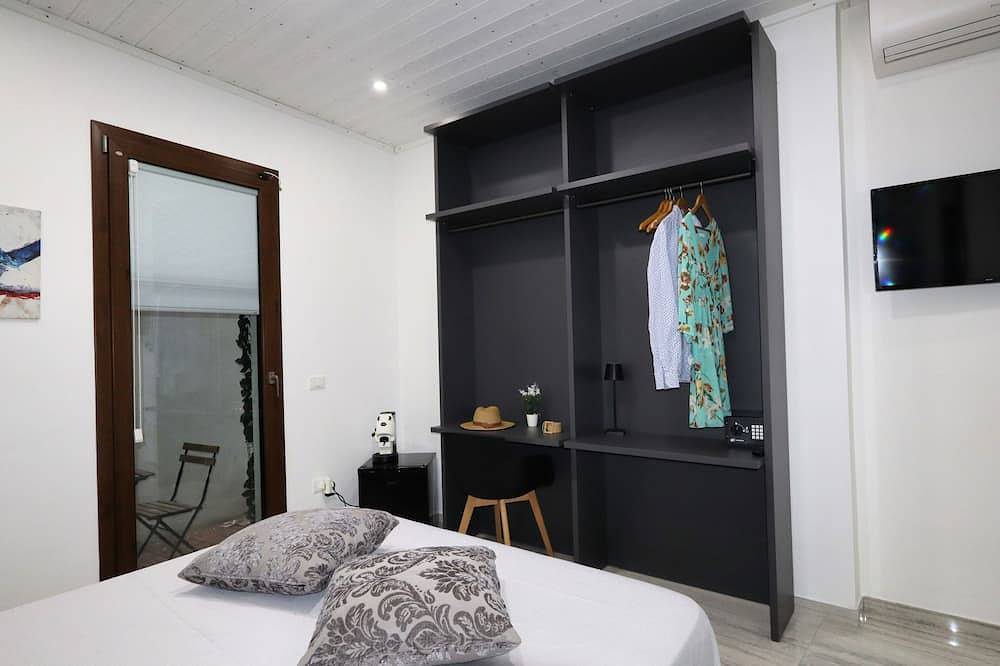 Appartamento intero, Levanzo Camera Standard con piccolo patio privato in Favignana città, Favignana