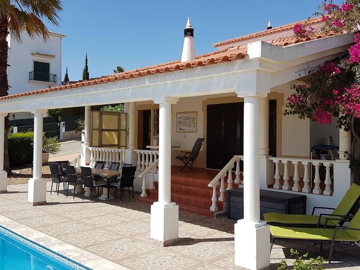Nettes Ferienhaus in Altura mit Gepflegtem Garten in Quinta do Sobral, Castro Marim