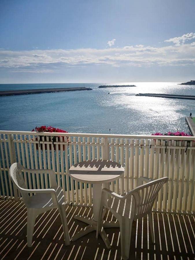 B&B La Baia Sea Rooms in Bisceglie, Barletta-Andria-Trani