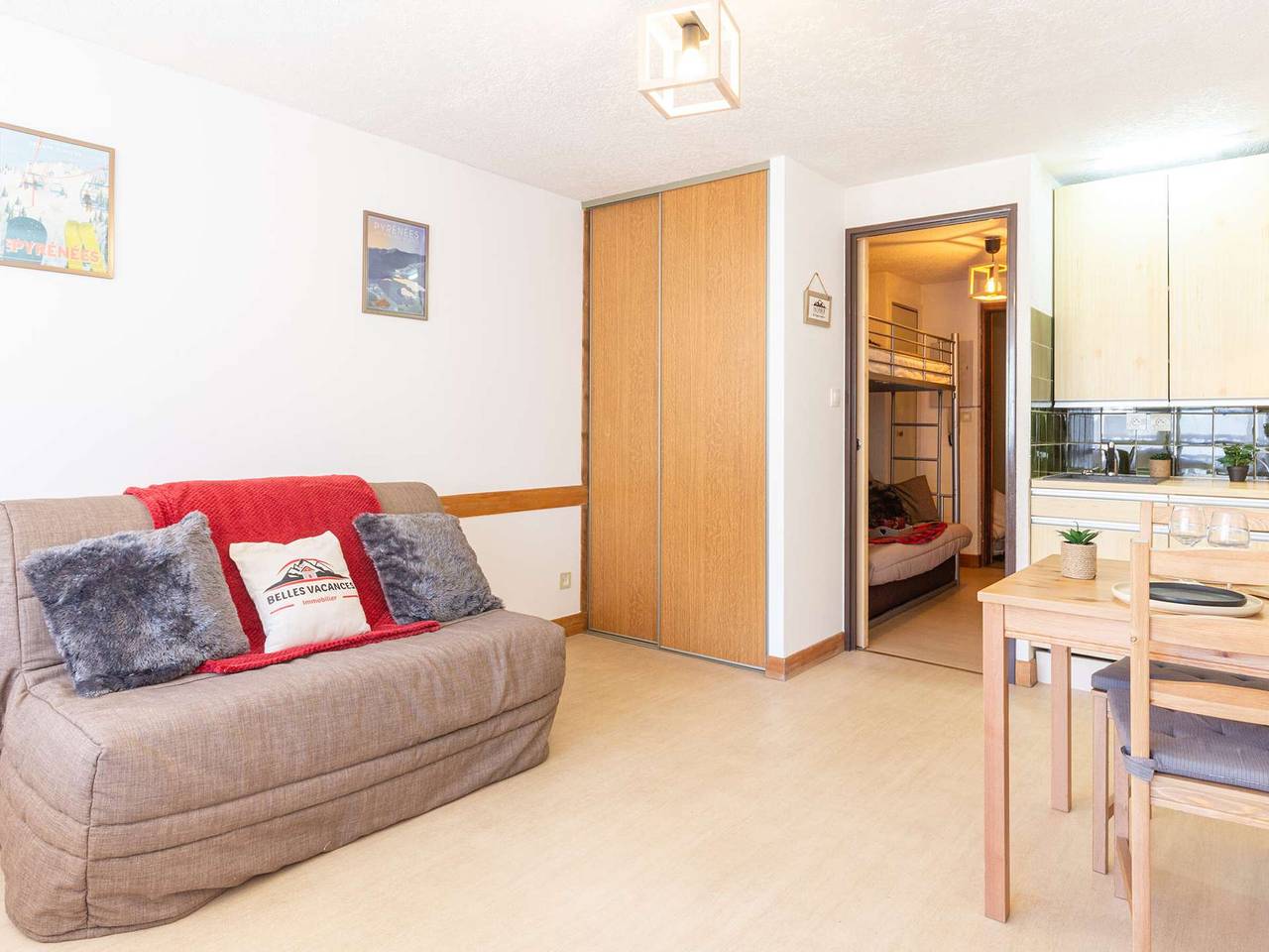 Entire studio, Studio 4 pers. in Saint-Lary Village near center and cable car in Saint-Lary-Soulan, Pyrenees National Park