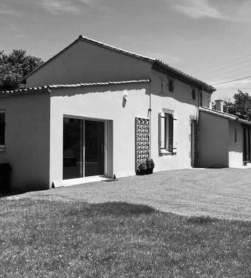 Gîte pour 10 personnes, avec jardin à Nueil-les-Aubiers