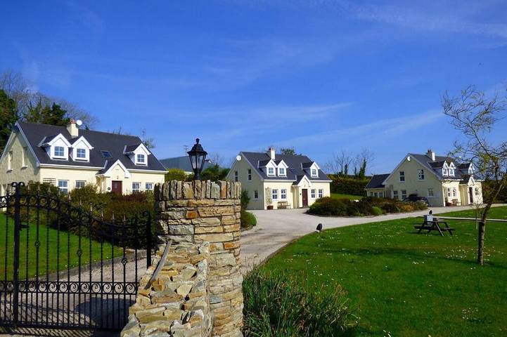 Holiday rental for 9 people, with garden in County Donegal