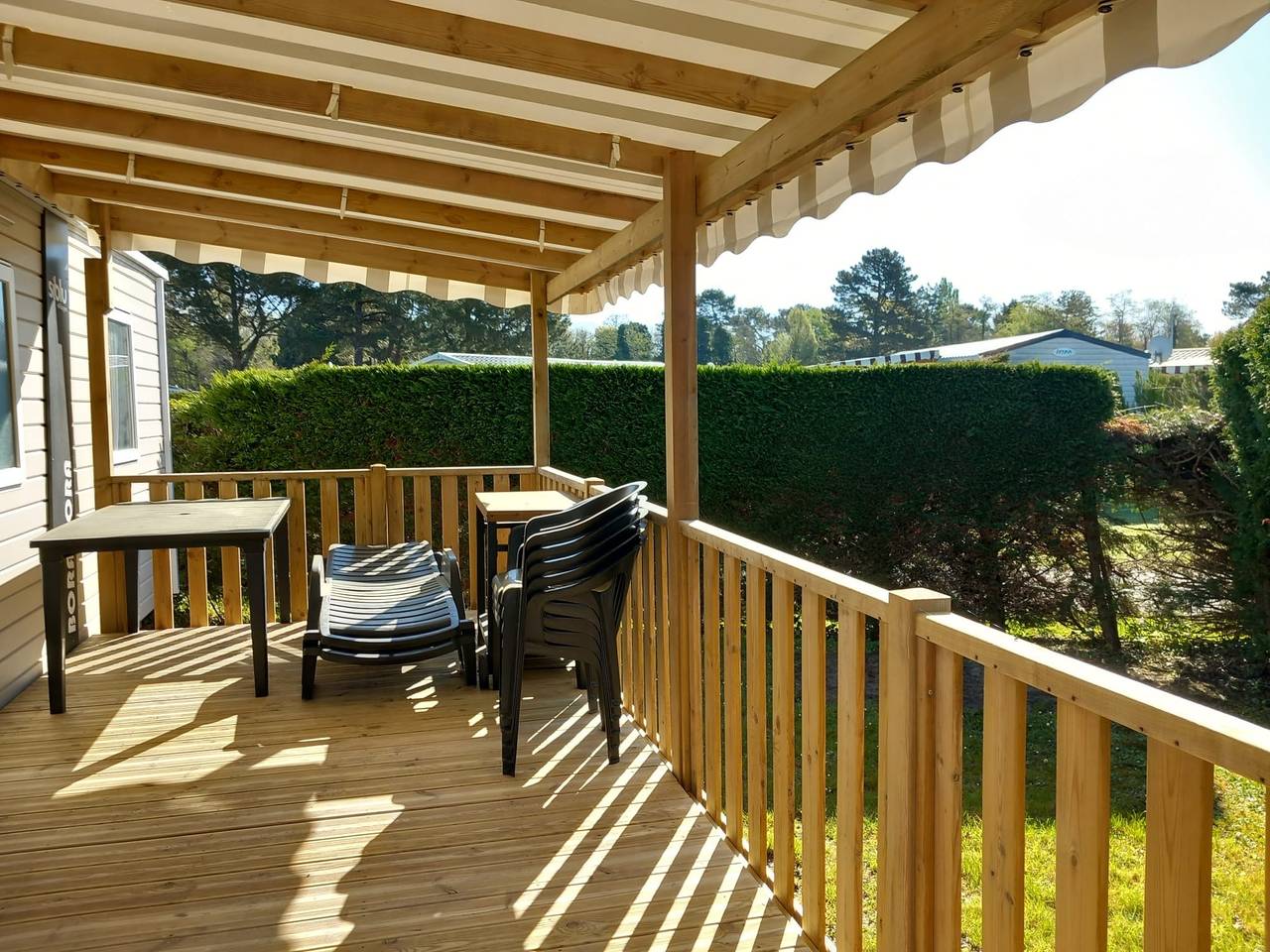 Mobile Home 'Bora-Bora' with Shared Pool, Private Terrace and Private Garden in Les Mathes, Côte de Beauté
