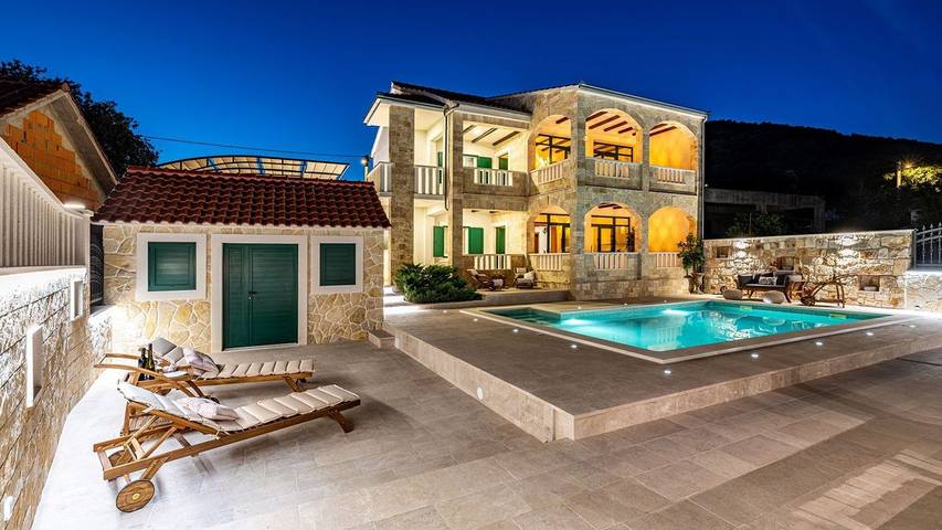 Villa für 8 Personen, mit Garten und Sauna sowie Balkon und Pool in Marina - 4