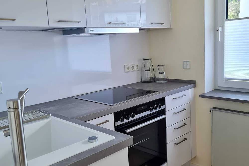 Ganze Wohnung, Schöne Ferienwohnung mit eigener Terasse am Rande Wiesbadens in Wiesbaden, Südhessen