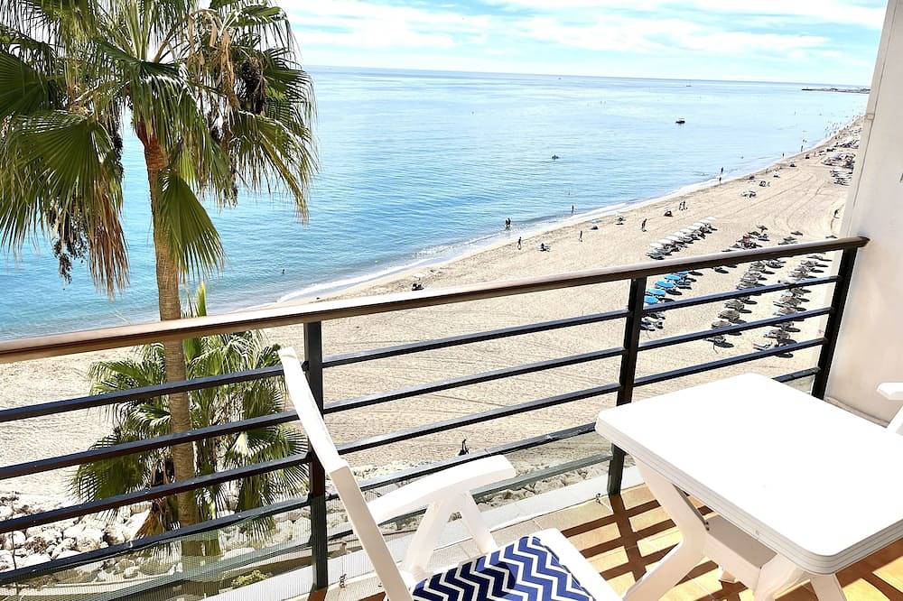 Entire apartment, Carihuela Beach, Castillo De Santa Clara, wifi, swimming pool in Playa El Bajondillo, Torremolinos