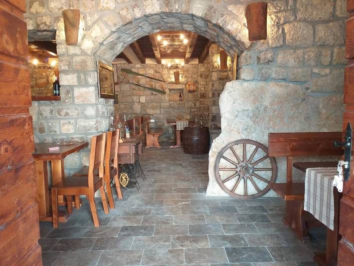 Villa für 19 Personen, mit Balkon und Terrasse sowie Garten und Pool in Montenegro - 2