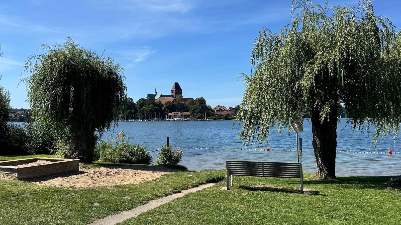 Ganze Wohnung, Ferienwohnung „Nordic Stay Bäk" mit privater Terrasse u. Garten nahe Ratzeburger See, Lübeck, Mölln in Bäk, Naturpark Lauenburgische Seen
