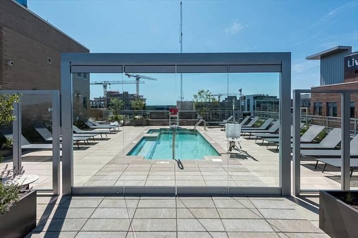 Vacation rental for 3 people, with pool and balcony in Bethesda
