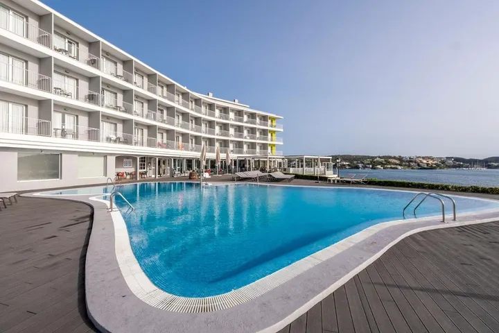 Hotel para 2 personas, con jacuzzi y sauna además de balcón y piscina - 1