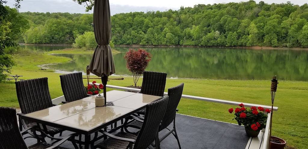 Ganze Wohnung, Lakehouse hat eine Aussicht wie kein anderer und einen einfachen Zugang! in Beaver Lake