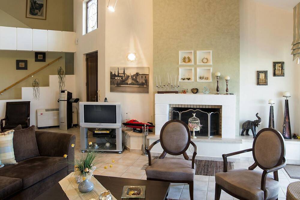 Awesome home in Kamena Vourla in Phtiotis region