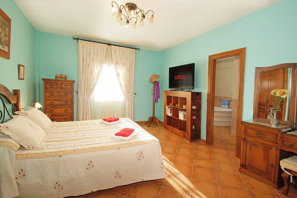 Fabulous villa, airco, pool, Wifi. Walking distance to village. Amazing views. in Comares, Provincia de Málaga