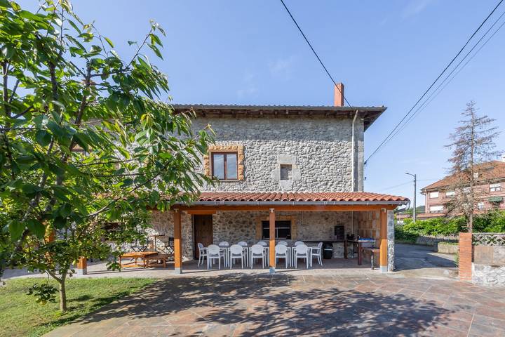 Apartamento para 10 personas, con Balcón y Jardín en Costa de Cantabria