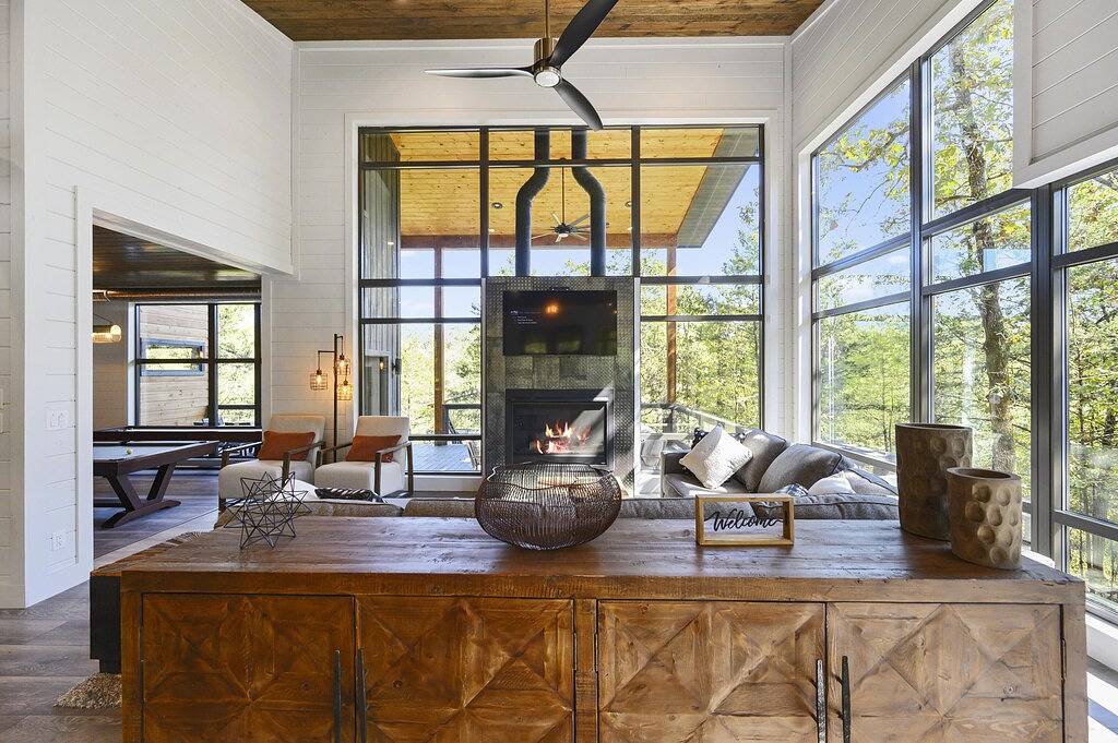 Creekfront Paradise in Hochatown | Hot Tub Bridge Deck | Sleeps 17 in Broken Bow Lake