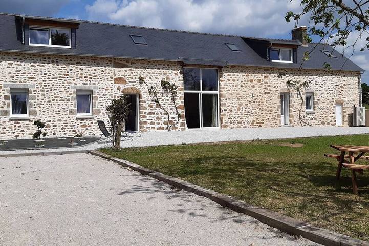 Gîte pour 12 personnes, avec Terrasse et Jardin
