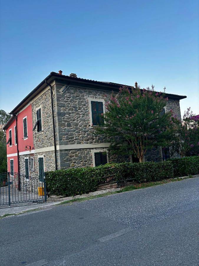 Location de vacances pour 5 personnes, avec vue ainsi que terrasse et piscine, animaux acceptés à Mulazzo - 2