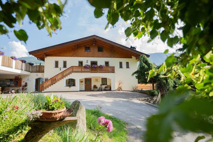 Appartamento intero, Appartamento 'Prackfolerhof Berty Skuber' con vista sulle montagne, terrazza in comune e Wi-Fi in Aica di Sopra, Fiè allo Sciliar