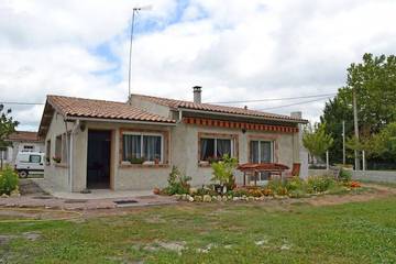 Gîte pour 4 personnes, avec jardin à Listrac-Médoc