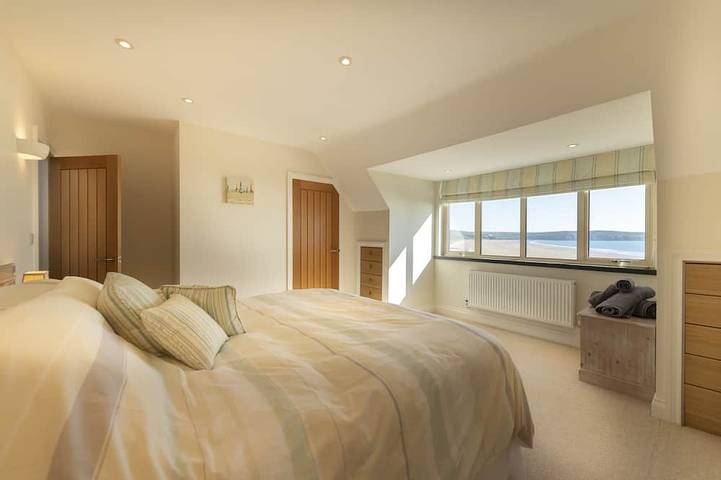 Profitez d'une vue imprenable sur la mer depuis une maison de vacances côtière contemporaine indépendante in Woolacombe, Devon