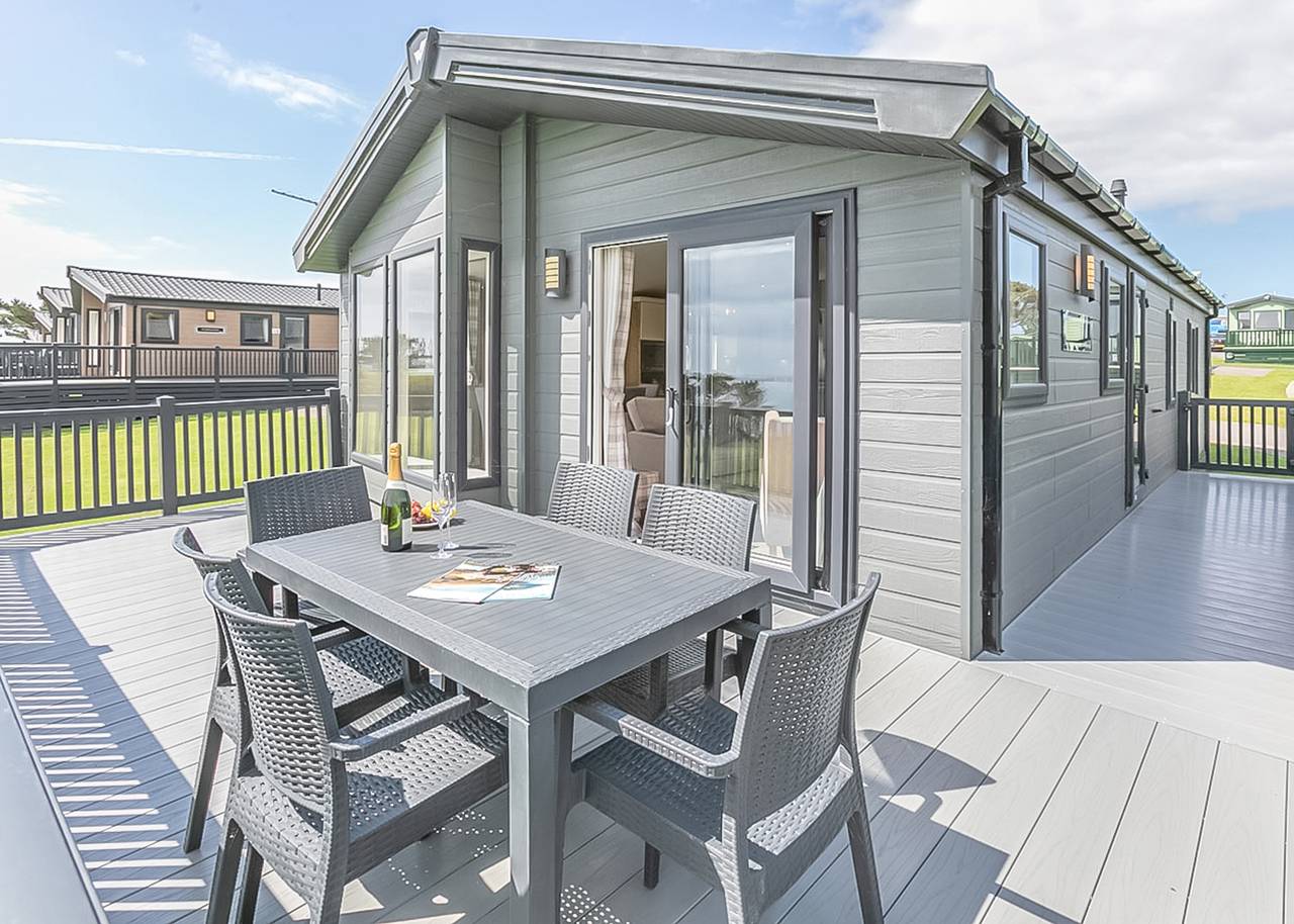 Deluxe 3, Slps 6, parking, ensuite, decking in Porthcawl, Bridgend region