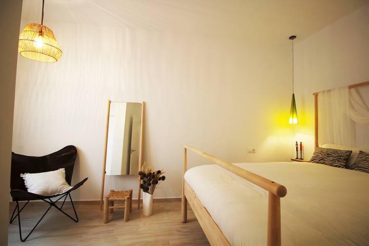 Apartamento inteiro, Apartamento de férias amigo dos aniamis de estimação "Ático de la Luz" com terraço in La Vina, Cádis