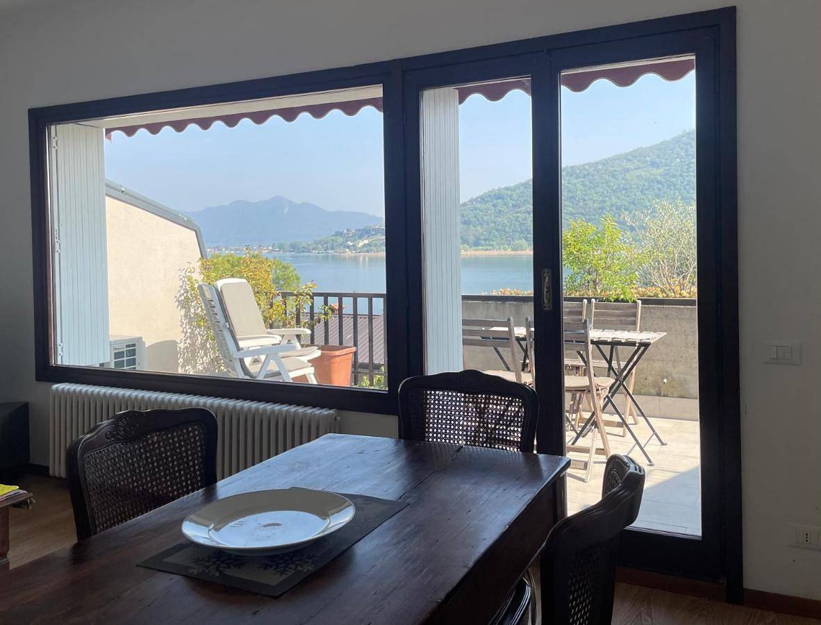 Sarnico Terrazza sul lago di Iseo in Sarnico, Iseosee