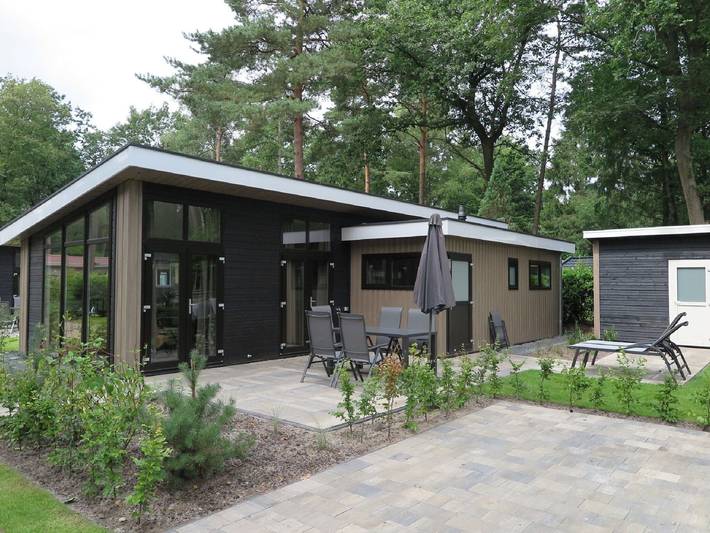 Bungalow für 4 Personen, mit Terrasse und Garten sowie Pool und Ausblick