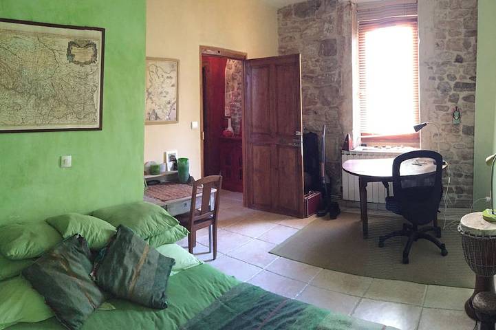 Gîte pour 6 personnes, avec terrasse dans Arenes De Nimes - 4