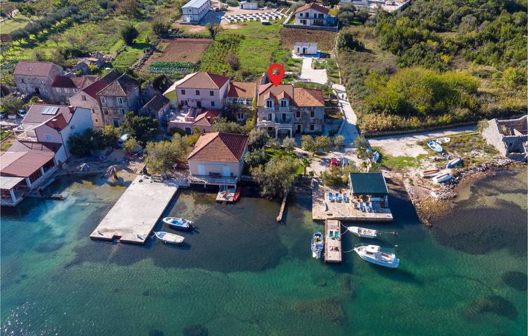 Ganze Ferienwohnung, Gemütliche Ferienwohnung mit Terrasse in der Nähe von Ston – 2 km von der Küste und dem Stadtzentrum entfernt in Ston, Dubrovnik-Neretva