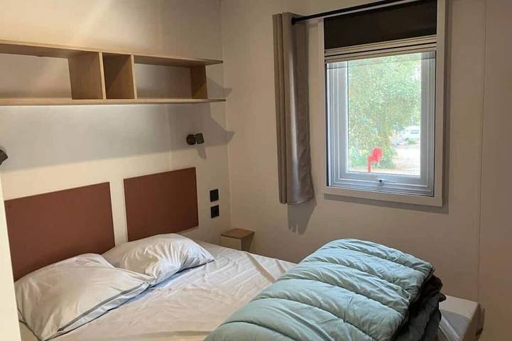 Zecamping 3 étoiles piscine chauffée mobil-home Tv Lv clim 29m2 in Bollène, Vaucluse