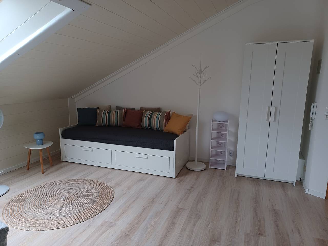 Ganzes Studio, Studio 'Kampenwand' mit Bergblick, Balkon und Wi-Fi in Bad Endorf, Chiemsee