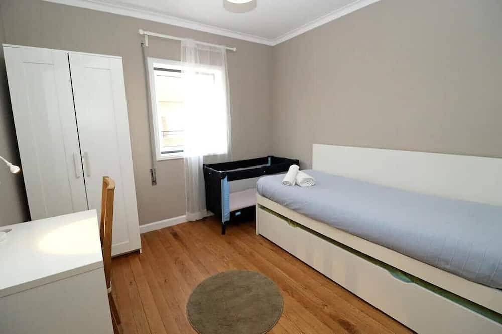 Ganze Wohnung, Apartment with magnificent 65 m2 terrace and swimming pool 5 minutes from the beach in Marinhas, Esposende