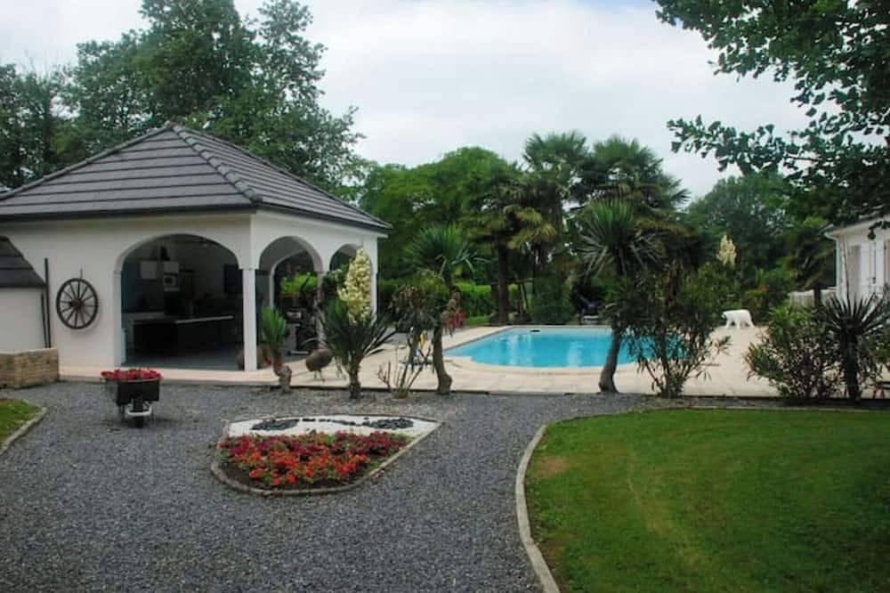 Magnifique villa avec piscine et terrain de  petanque in Limendous, Béarn