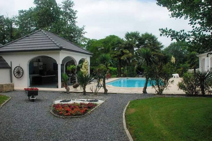 Cottage pour 8 personnes, avec jardin et terrasse à Limendous