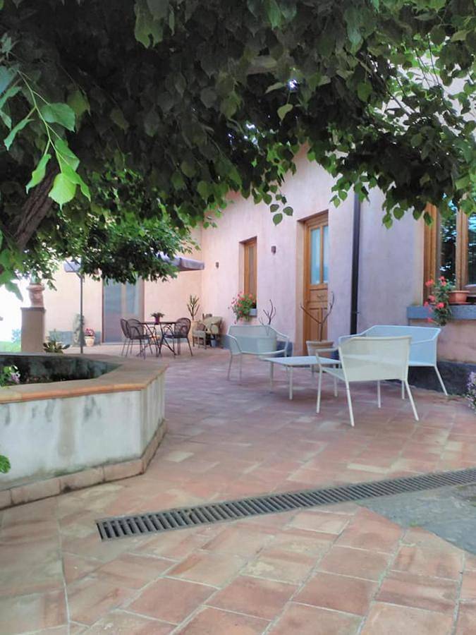 La corte di Bafè B&B "Slow Life" in Zafferana Etnea, Etna