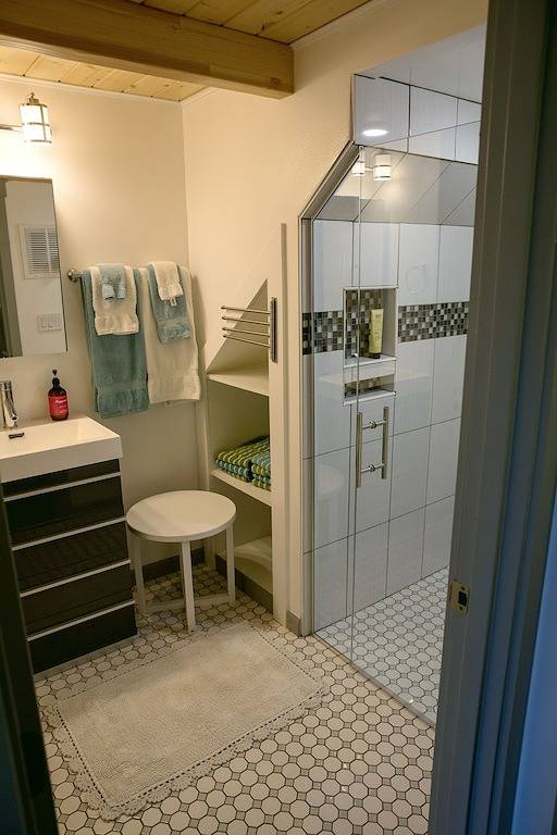 Helles und offenes modernes Nordost-Montavilla Adu in Portland, Multnomah County