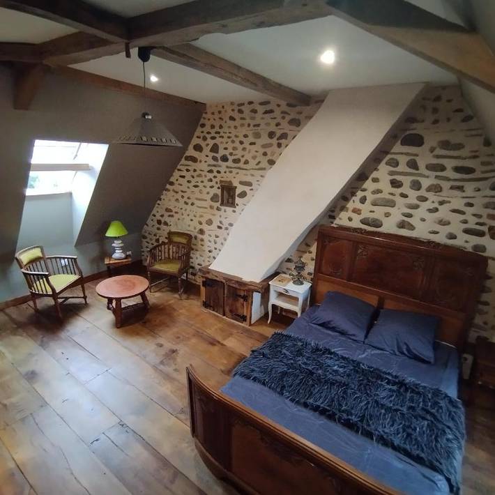 Gîte pour 2 personnes, avec vue et jardin ainsi que terrasse et piscine, animaux acceptés à Idron