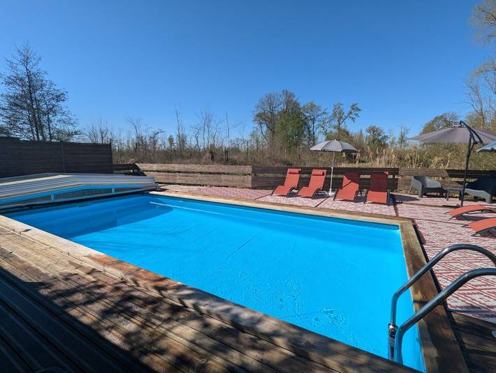 Gîte pour 5 personnes, avec jardin ainsi que piscine et terrasse