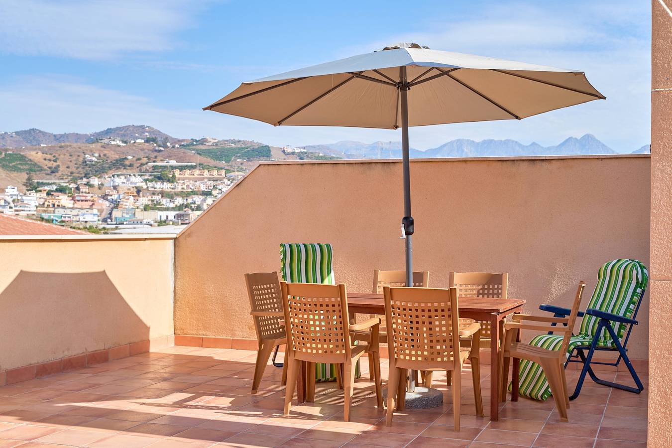 Entire apartment, Apartment 'Ático En Torrox Costa' with Mountain View, Wi-Fi and Air Conditioning in Torrox Costa, Torrox