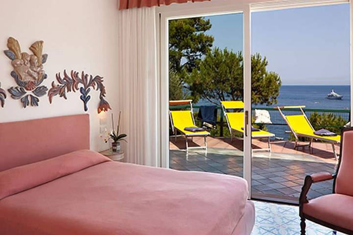 Wunderschöne Luxusvilla am Meer im Herzen der Küste von Sorrent in Nerano, Massa Lubrense