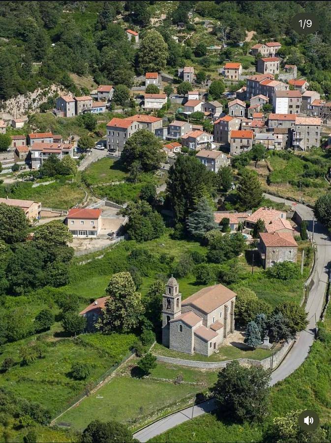 Gîte pour 4 personnes, avec Balcon ainsi que Terrasse et Vue dans Tasso