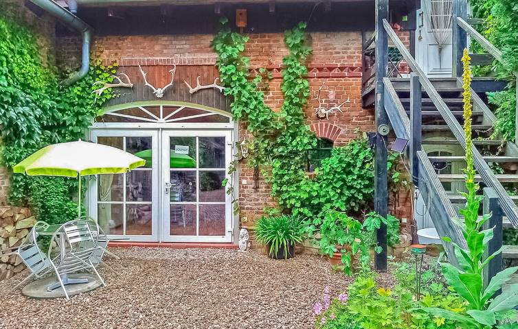 Ganze Ferienwohnung, Gemütlicher Rückzugsort am See mit Gartenterrasse und Parkplatz in Linow, Rheinsberg