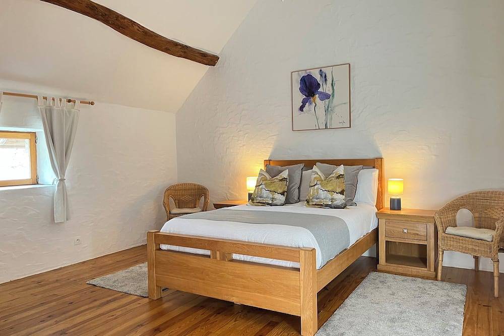 Le Grebe - Gite de luxe avec 4 chambres et piscine chauffée dans la vallée de la Loire in Cussay, Région de Loches
